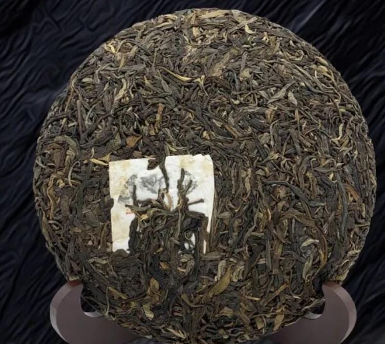 Pu-erh Sheng Pohon Tua Jingmai Great Village — Cake kepres batu